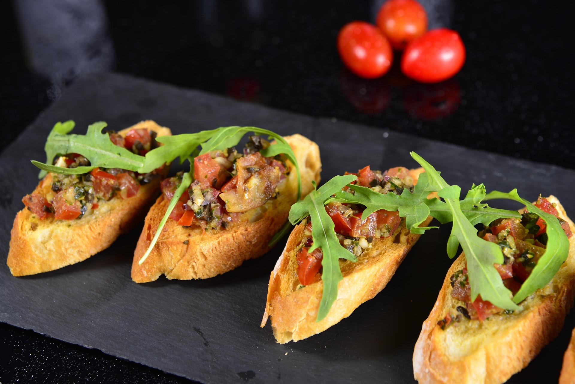 Pain con tomate et aubergines confites